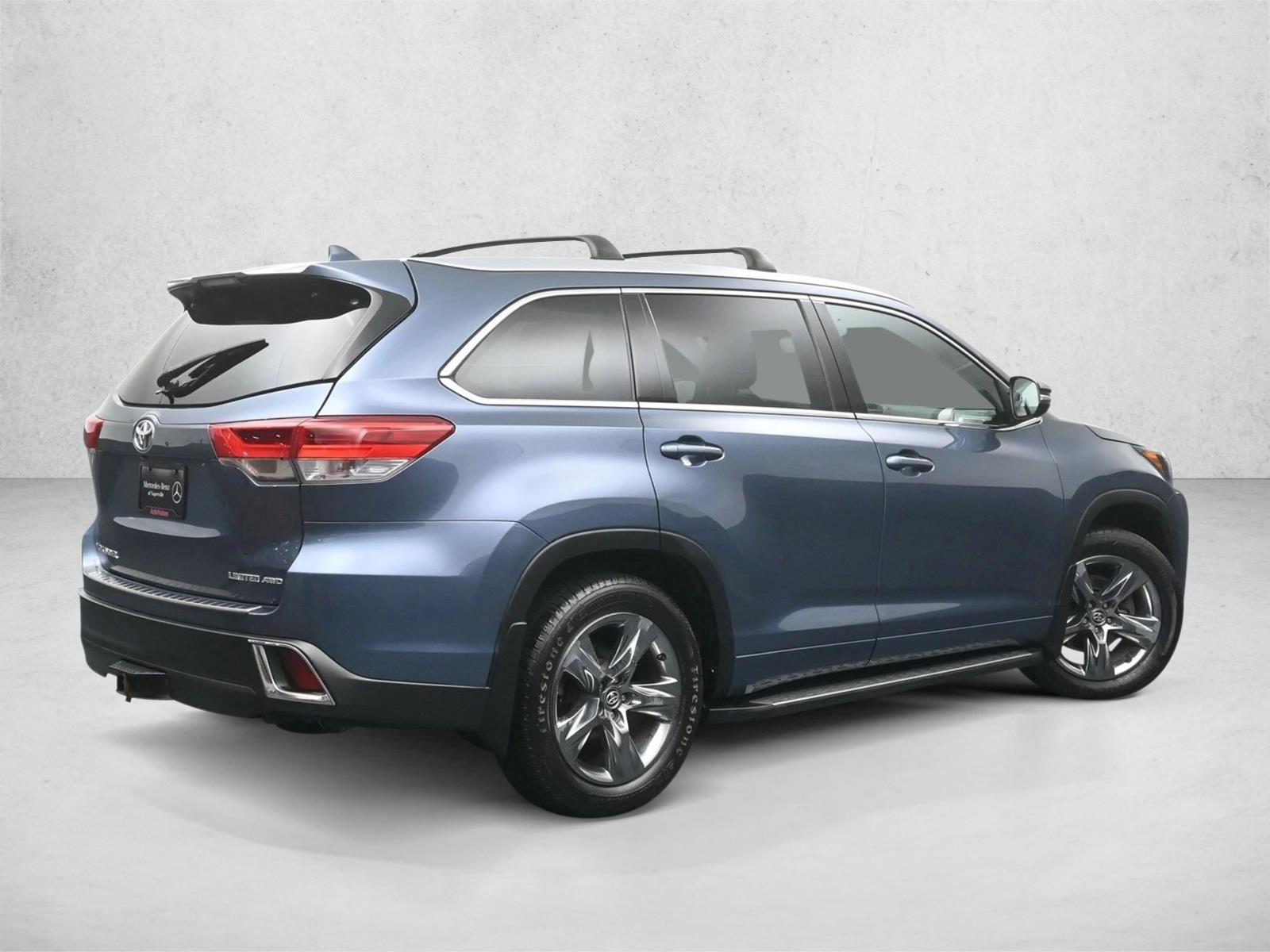 2019 Toyota Highlander Limited Platinum photo 2