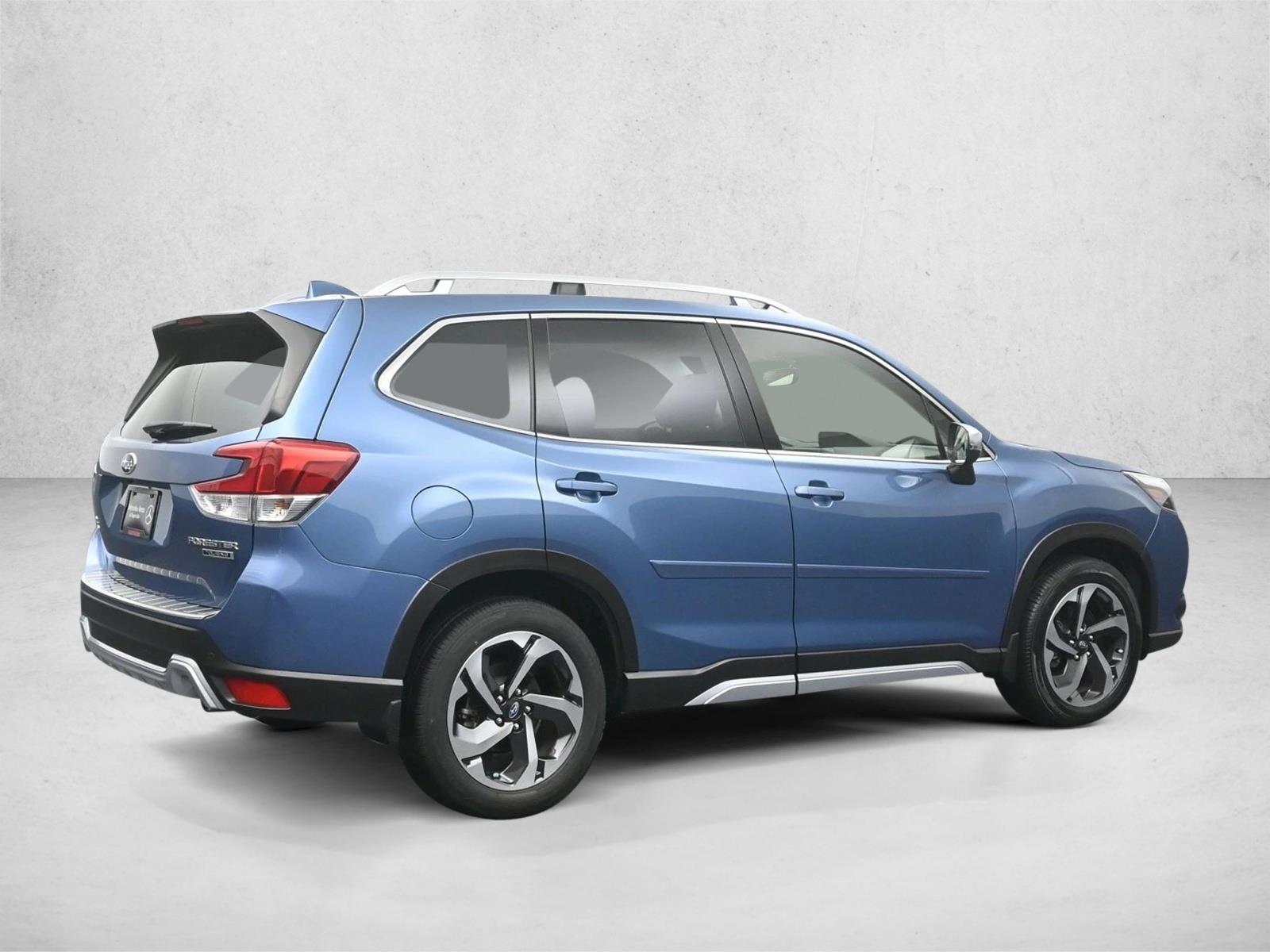 2023 Subaru Forester Touring photo 2