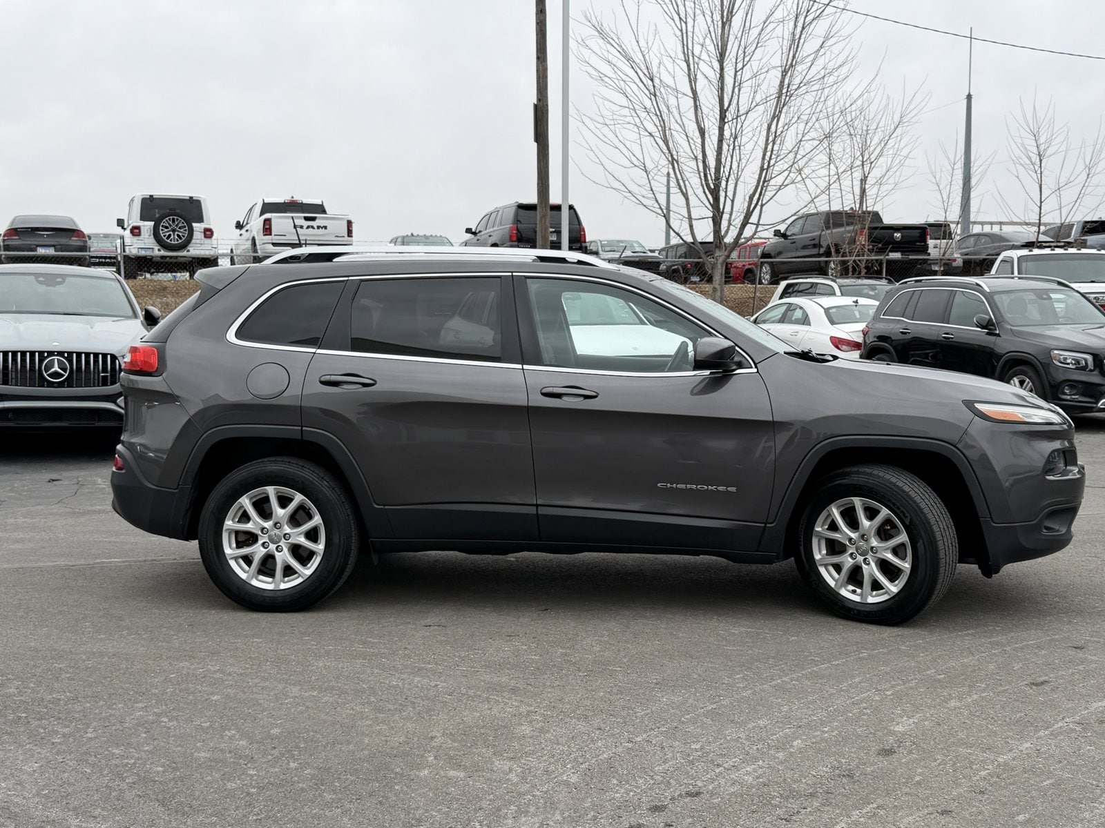 2017 JEEP CHEROKEE - Image 4