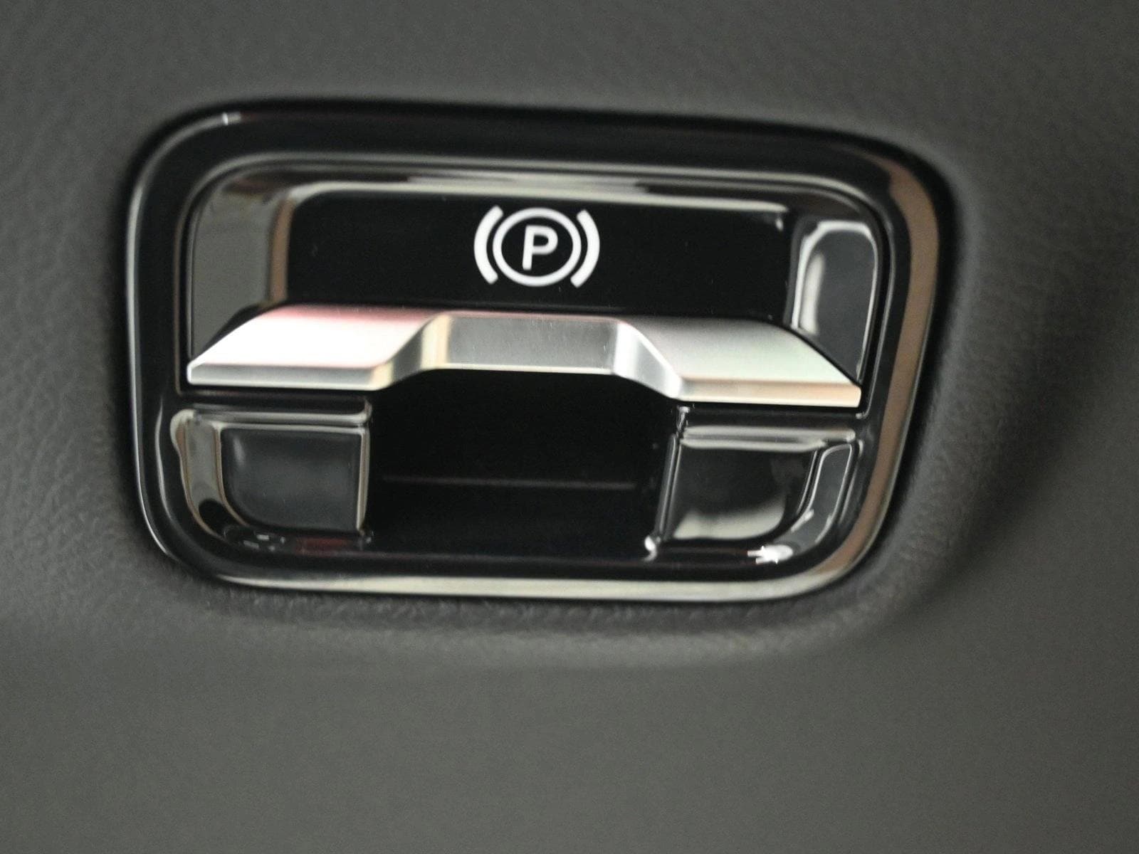 2025 MERCEDES-BENZ E-CLASS - Image 10