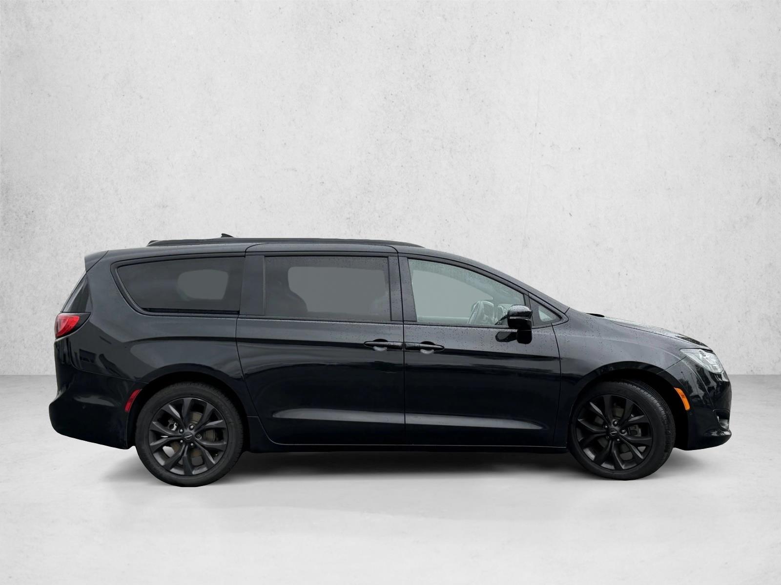 2018 Chrysler Pacifica Limited photo 4