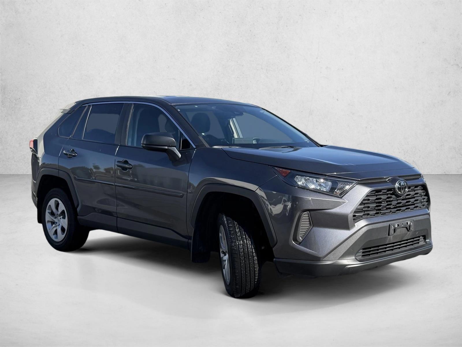 2022 Toyota RAV4 LE photo 3