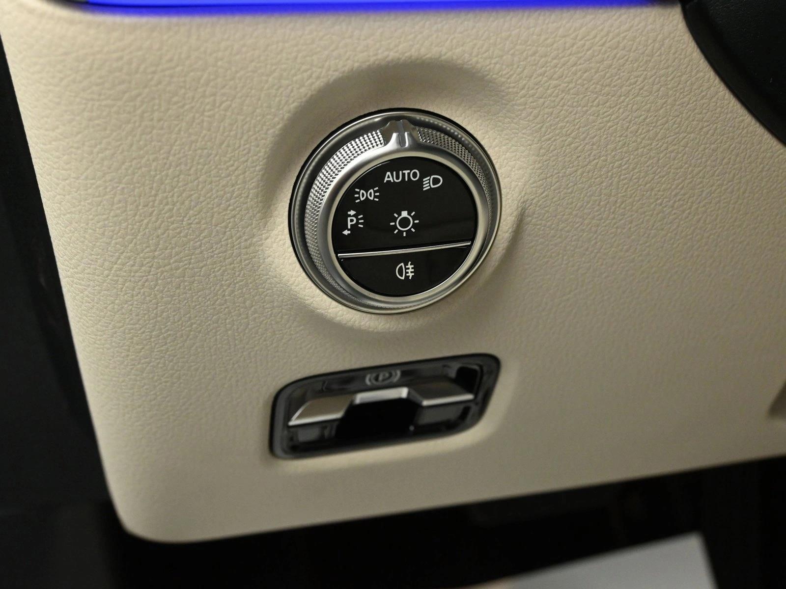 2025 MERCEDES-BENZ C-CLASS - Image 17