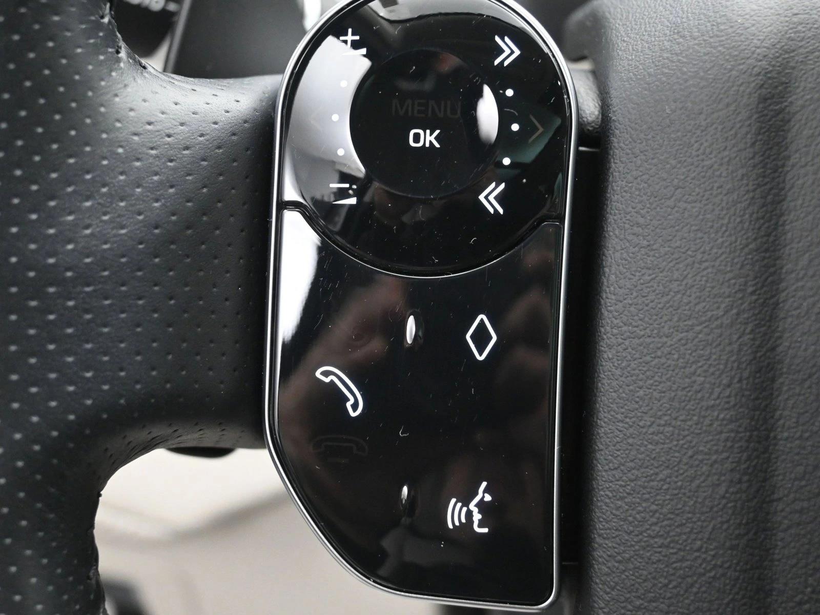 2020 LAND ROVER RANGE ROVER VELAR - Image 11