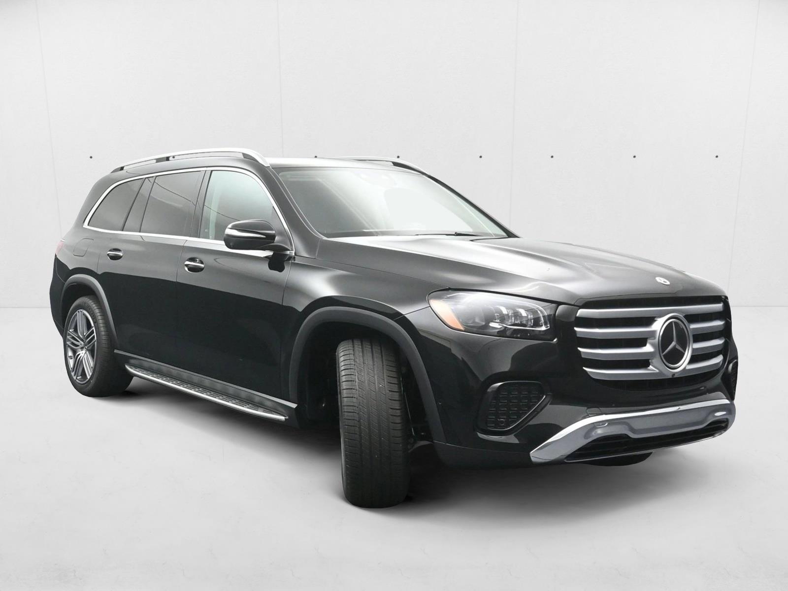 2026 Mercedes Benz GLS 450 4MATIC photo 3