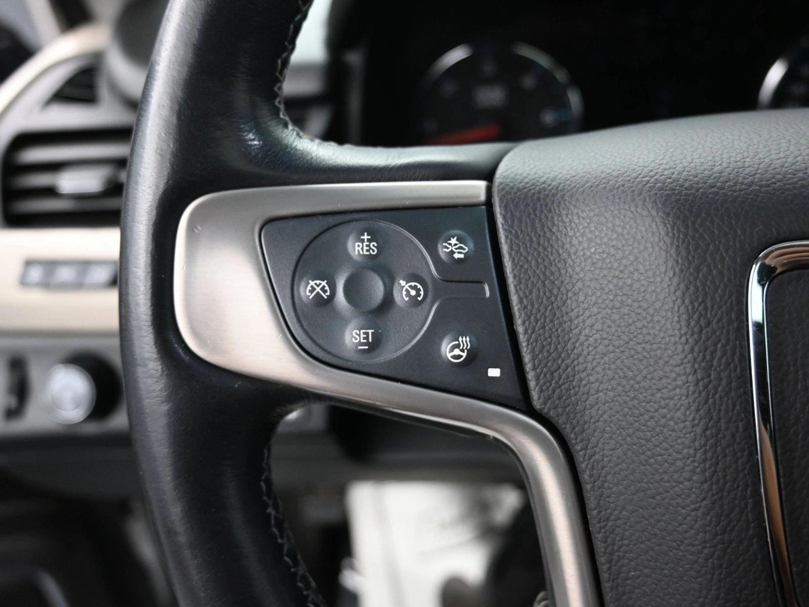 2020 GMC YUKON - Image 13