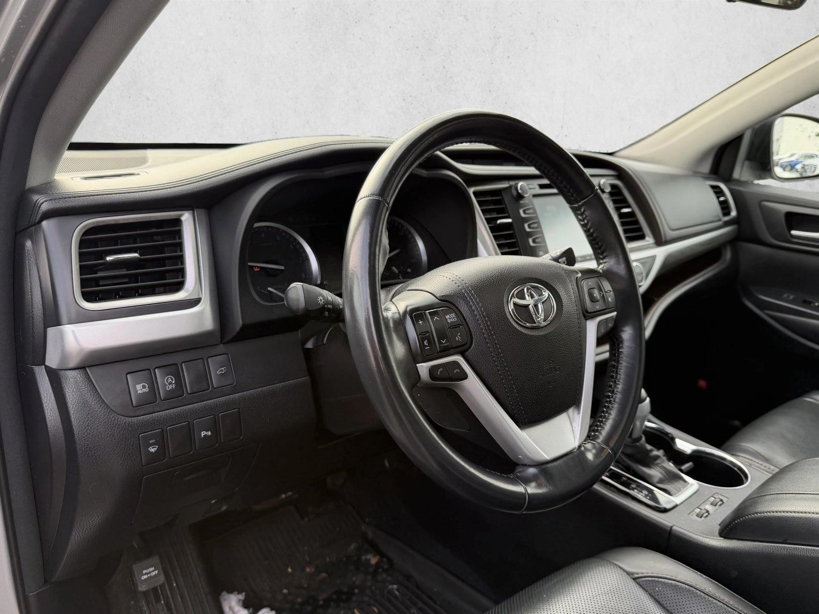 2017 TOYOTA HIGHLANDER - Image 10