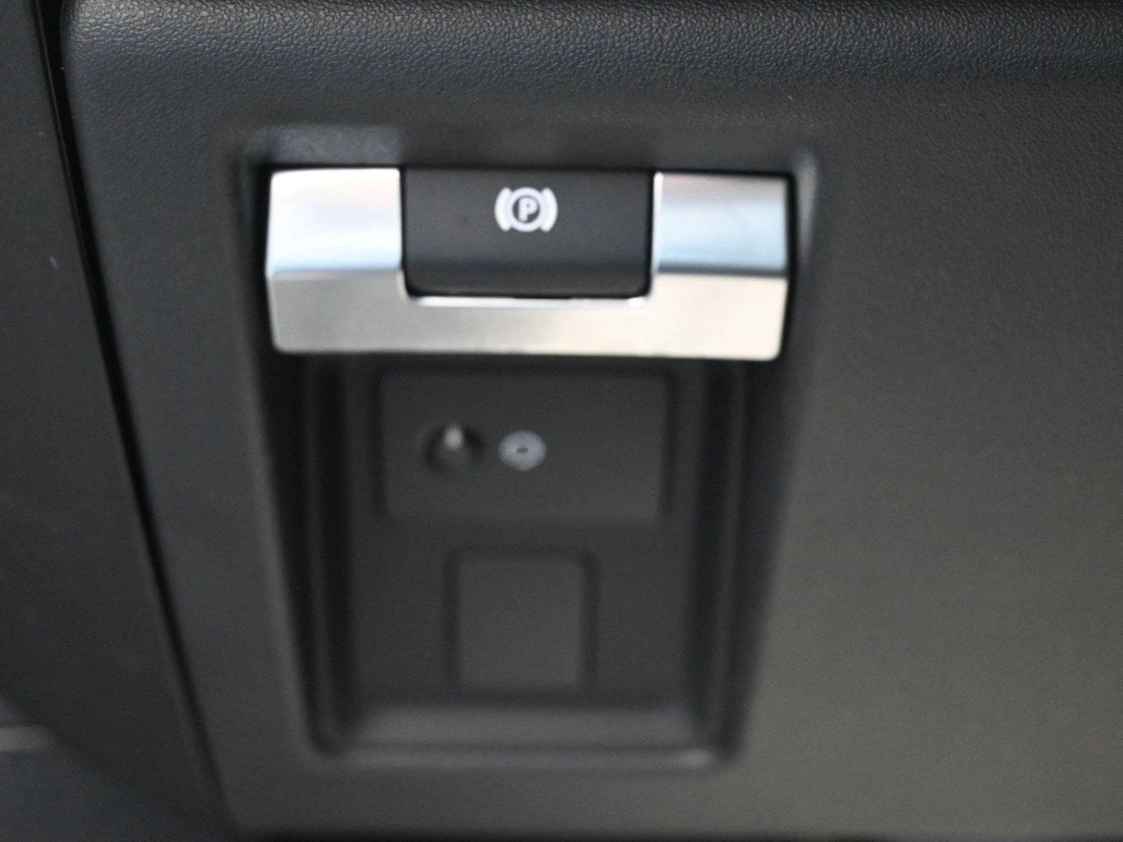 2024 LAND ROVER DEFENDER - Image 10