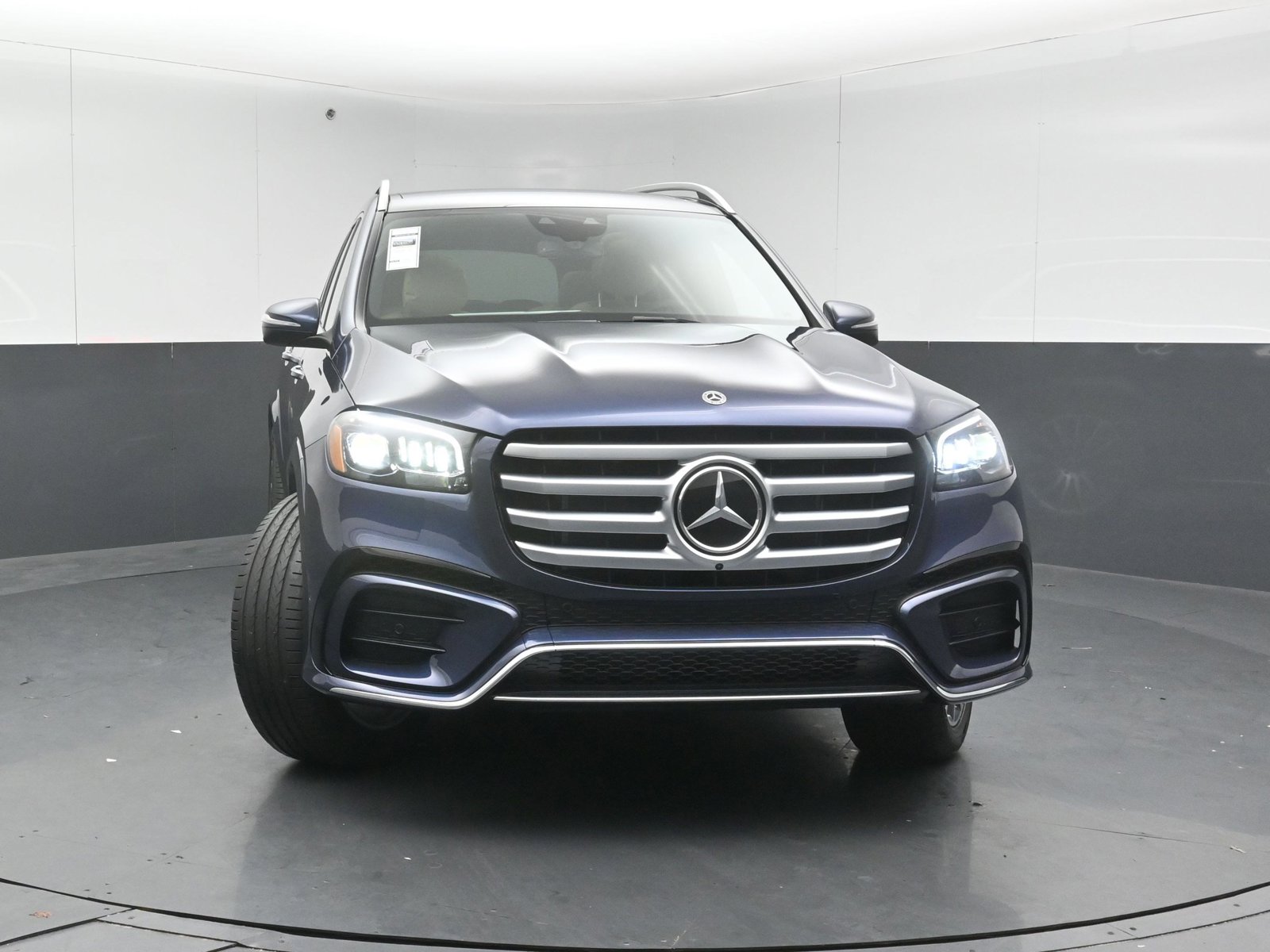 2026 Mercedes Benz GLS 450 4MATIC photo 2