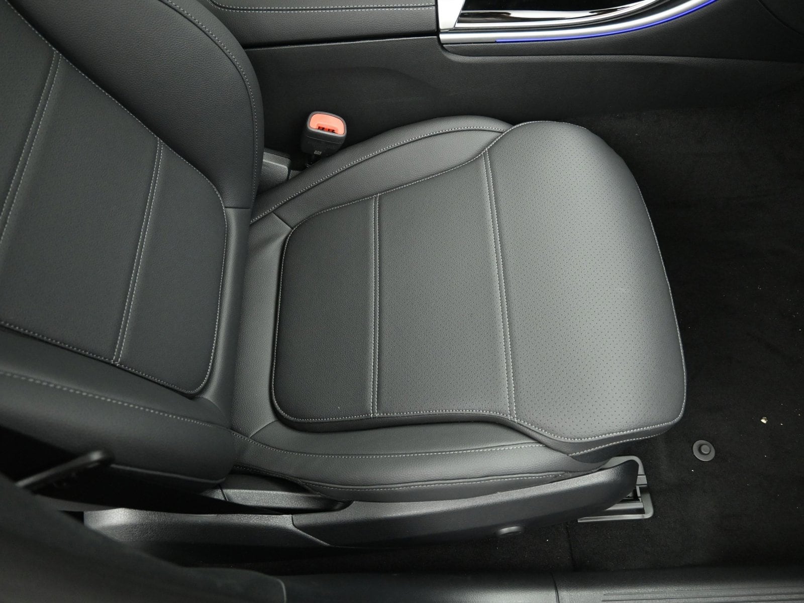 2025 MERCEDES-BENZ C-CLASS - Image 30