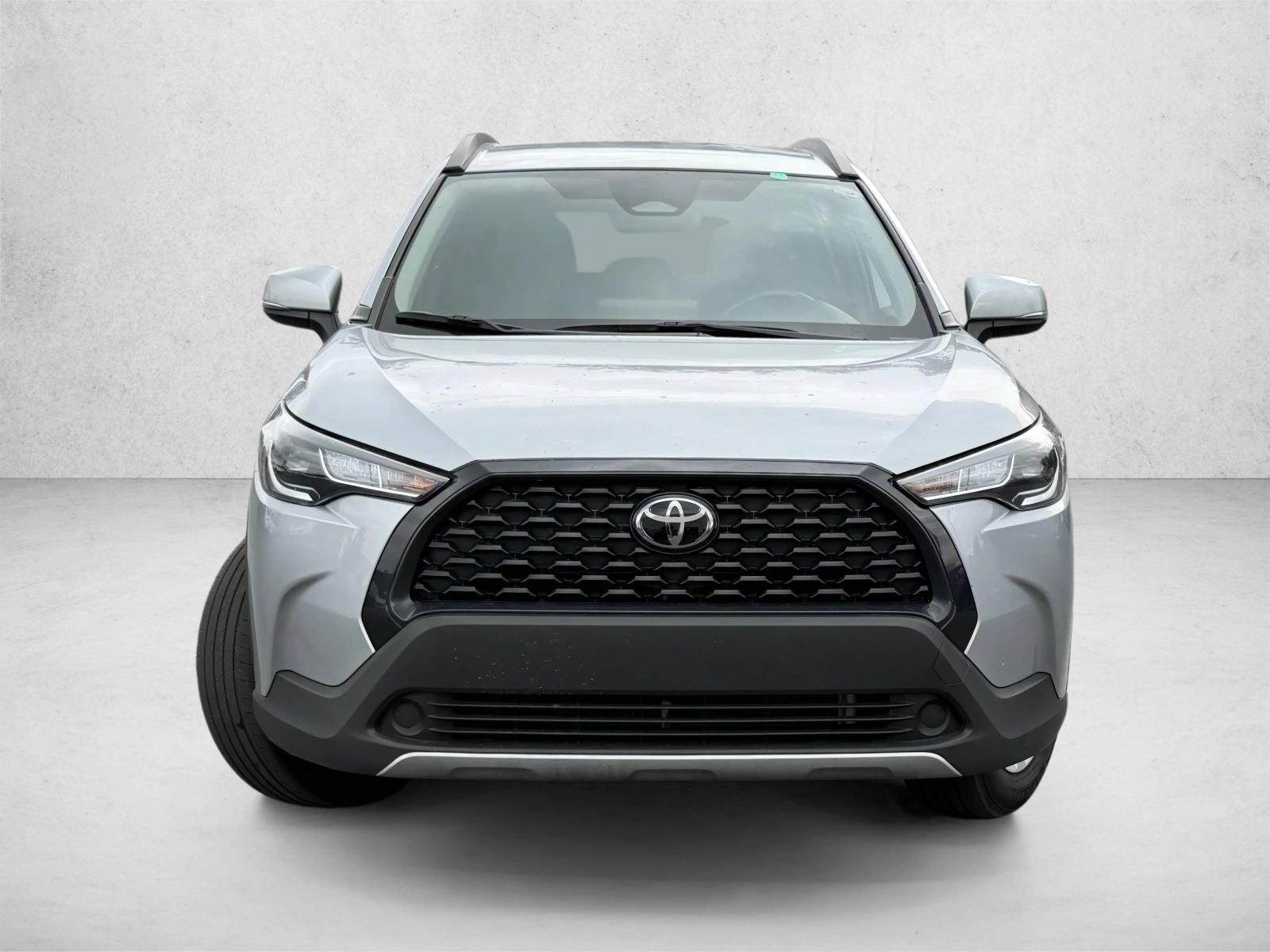 2024 Toyota Corolla Cross LE photo 2
