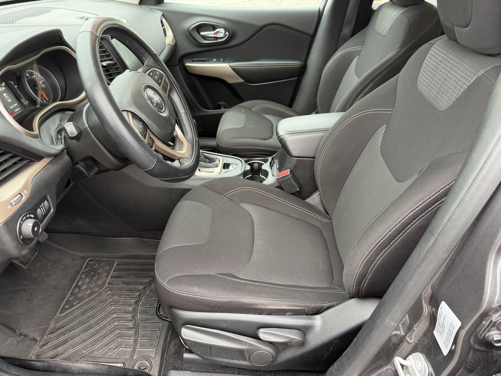 2017 JEEP CHEROKEE - Image 11