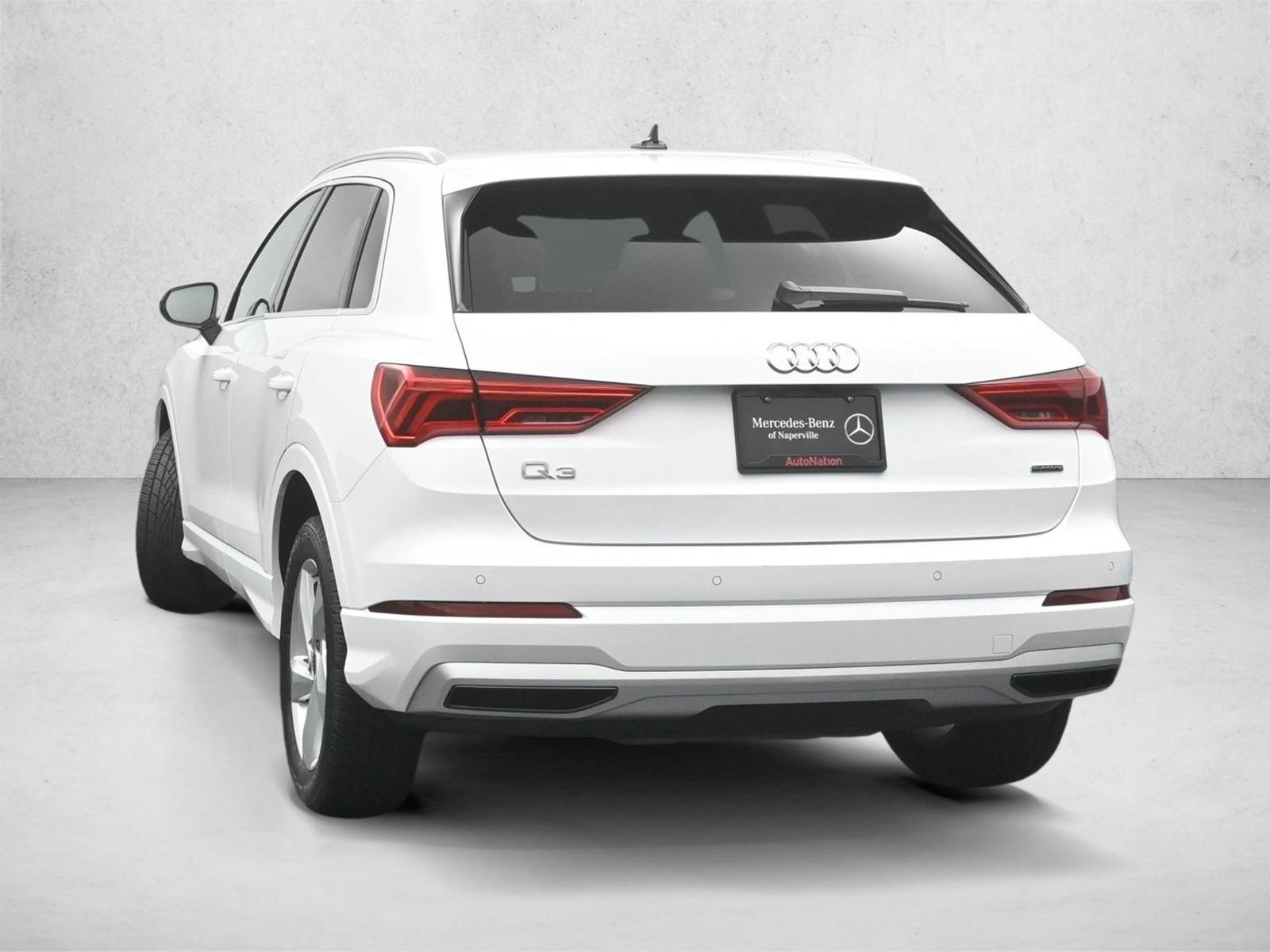 2022 Audi Q3 40 TFSI Premium photo 2