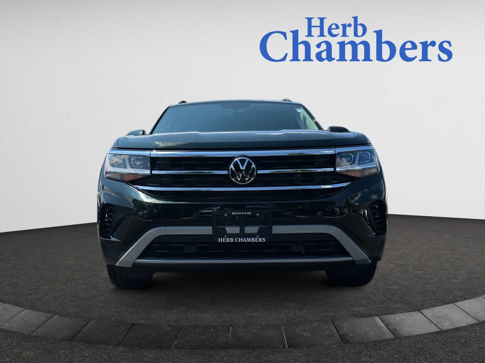 Used 2022 Volkswagen Atlas SE w/Tech with VIN 1V2HP2CA4NC501928 for sale in Sudbury, MA