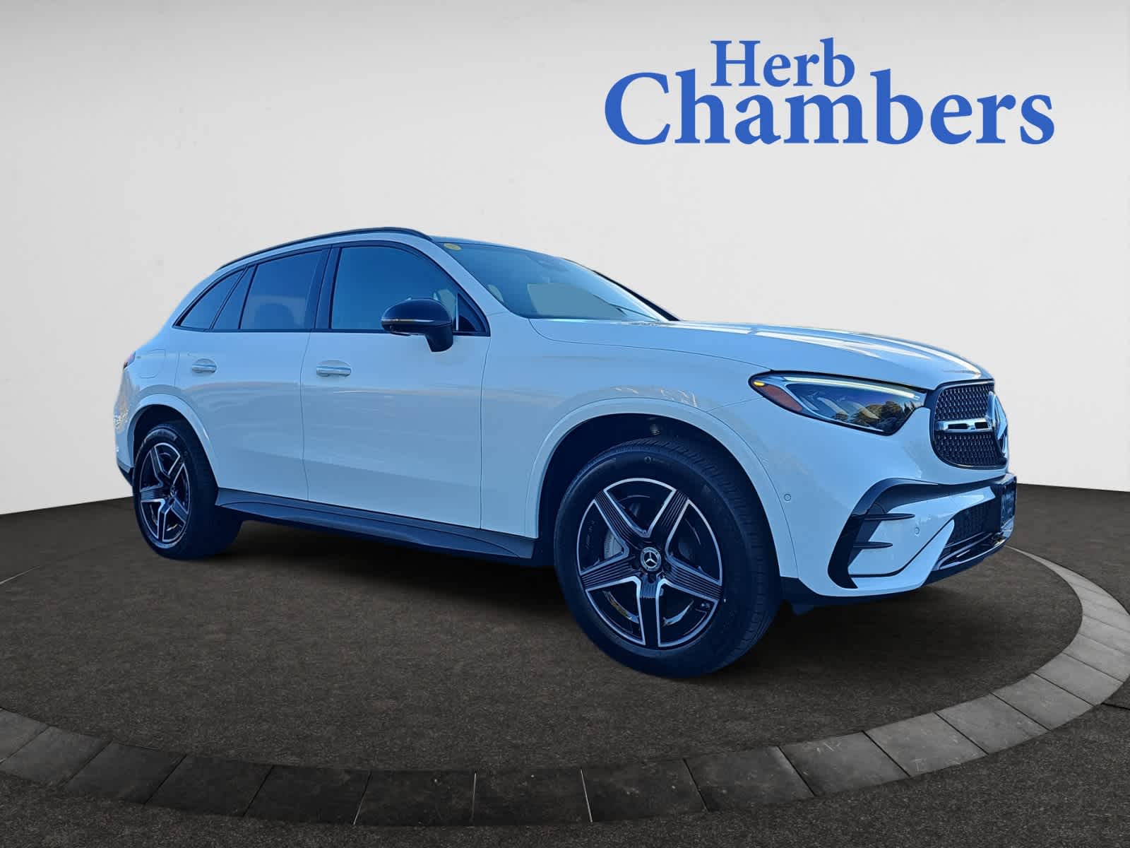 2025 Mercedes-Benz GLC Base's photo