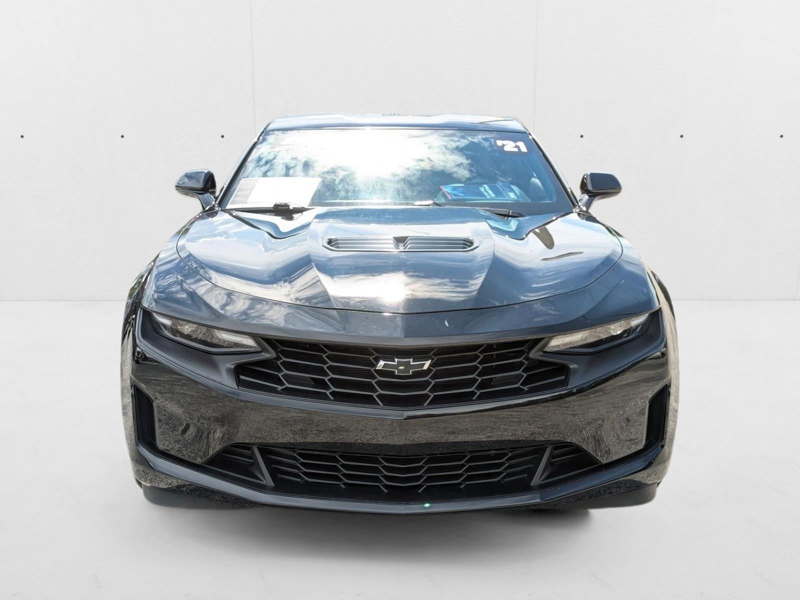 2021 Chevrolet Camaro LT1 photo 2