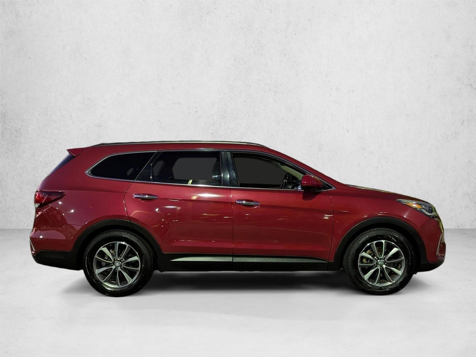 2017 Hyundai Santa Fe SE photo 4