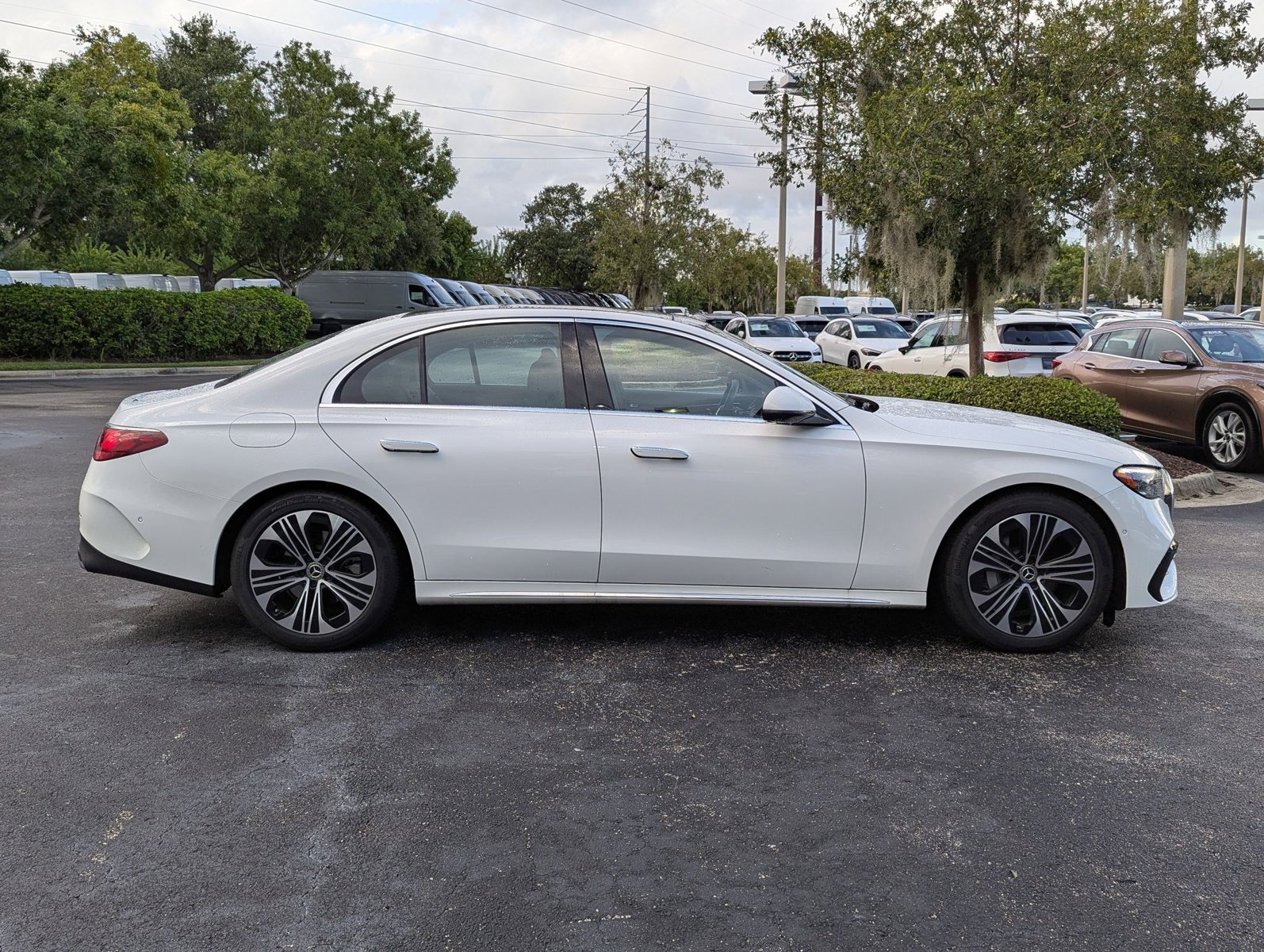2025 Mercedes Benz E 350 Sedan photo 4