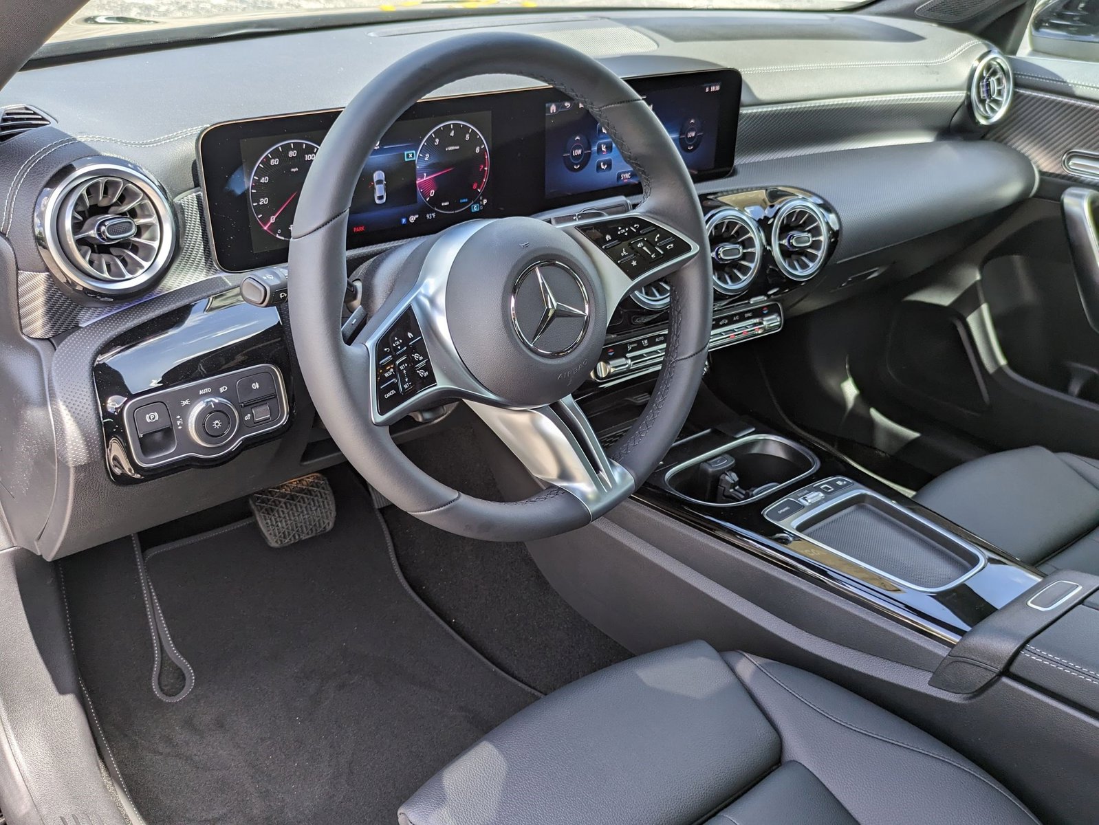2025 Mercedes Benz CLA 250 photo 3