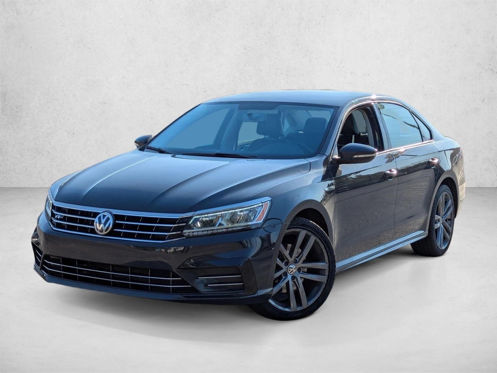 2018 Volkswagen Passat R-Line's photo