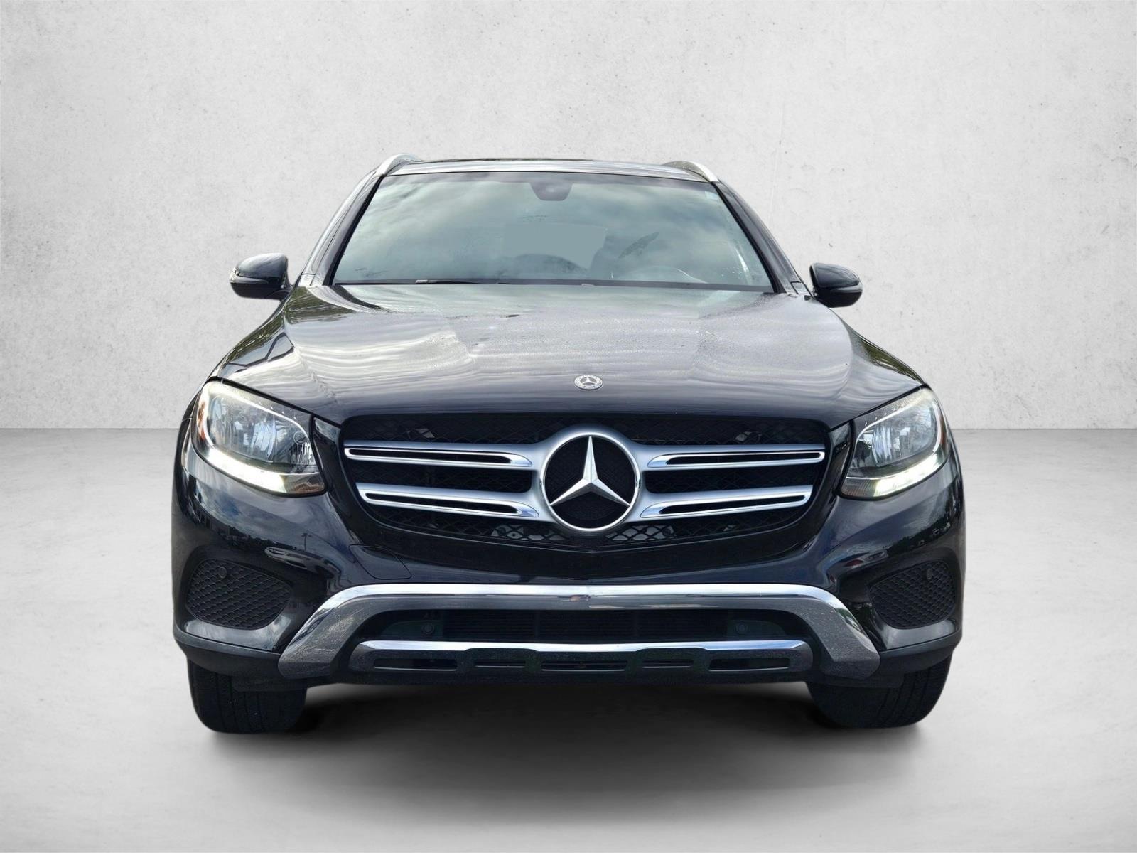 2017 Mercedes Benz GLC 300 4MATIC photo 2