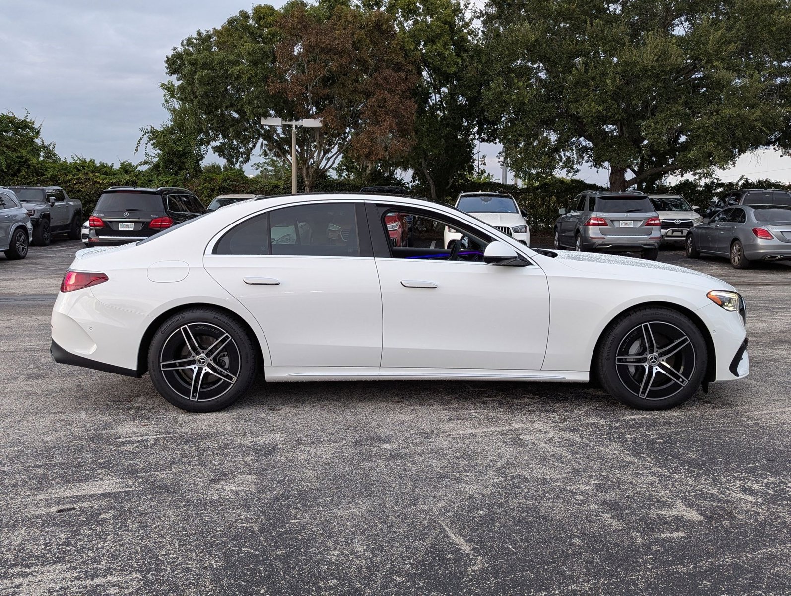 2025 Mercedes Benz E 350 Sedan photo 4