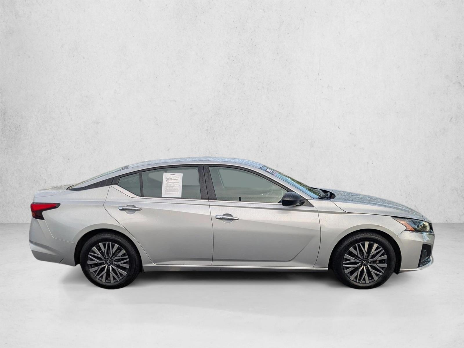 2024 Nissan Altima 2.5 SV photo 4