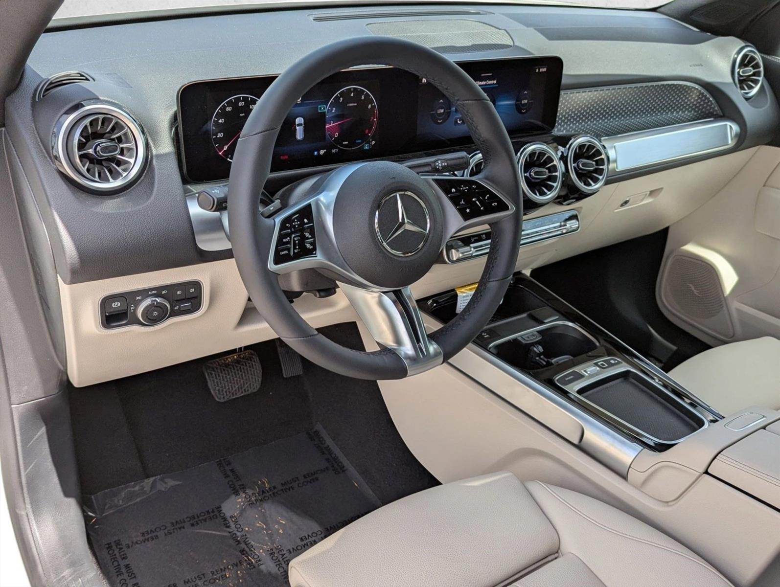 2025 Mercedes Benz GLB 250 photo 3