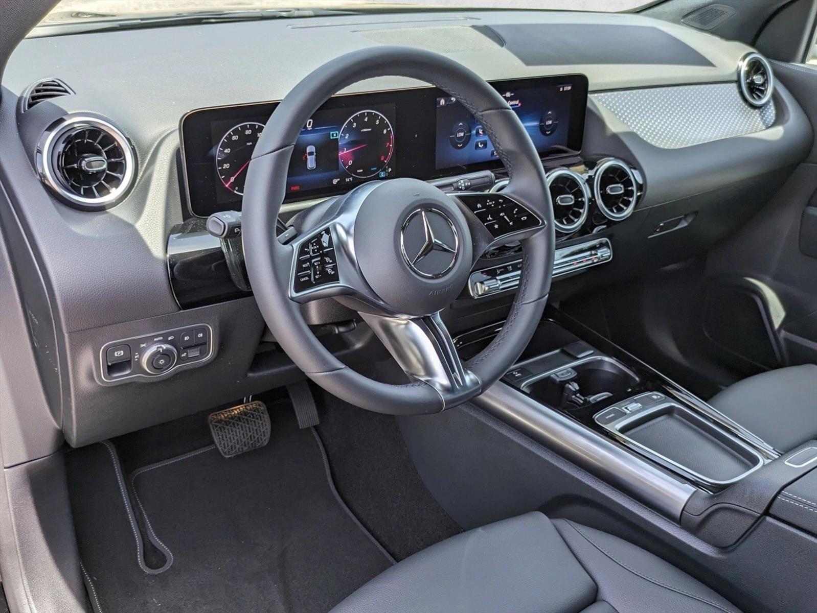 2025 Mercedes Benz GLA 250 photo 3