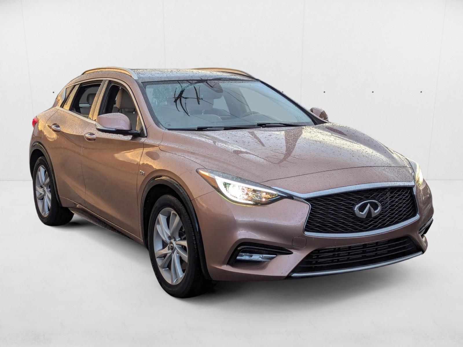 2018 Infiniti QX30 Premium photo 3