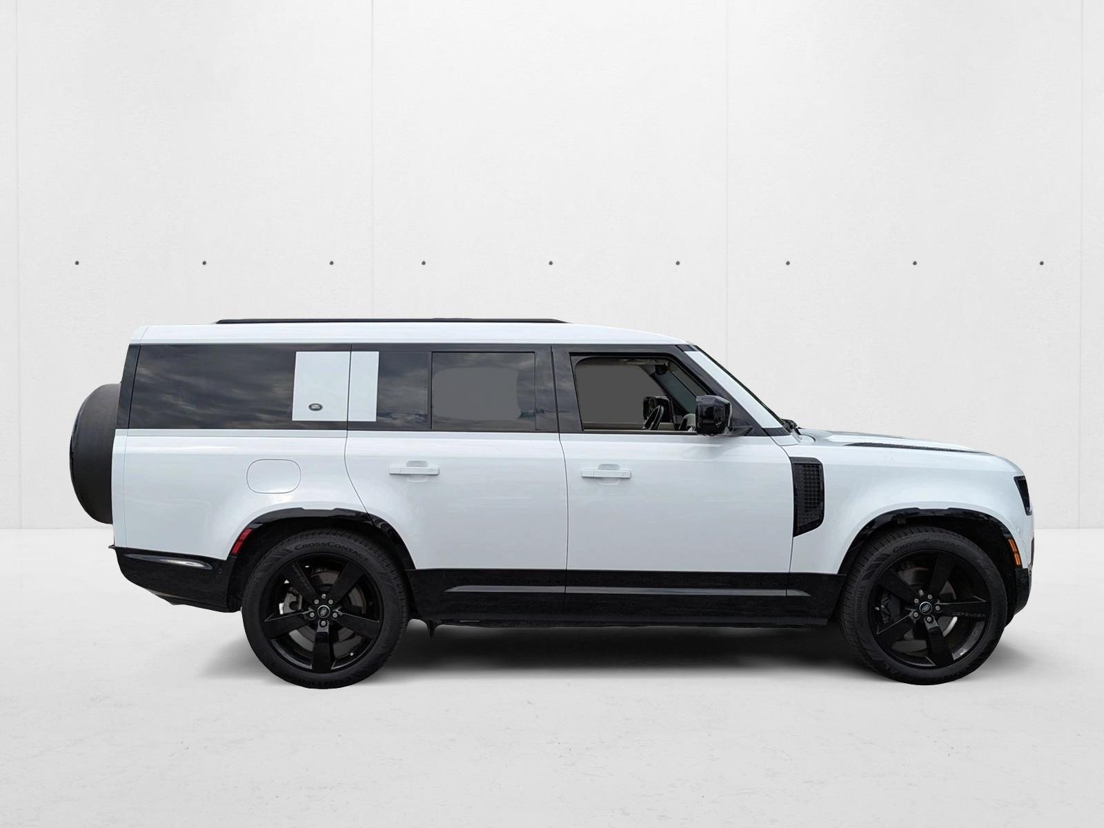 2024 Land Rover Defender X-Dynamic SE photo 3