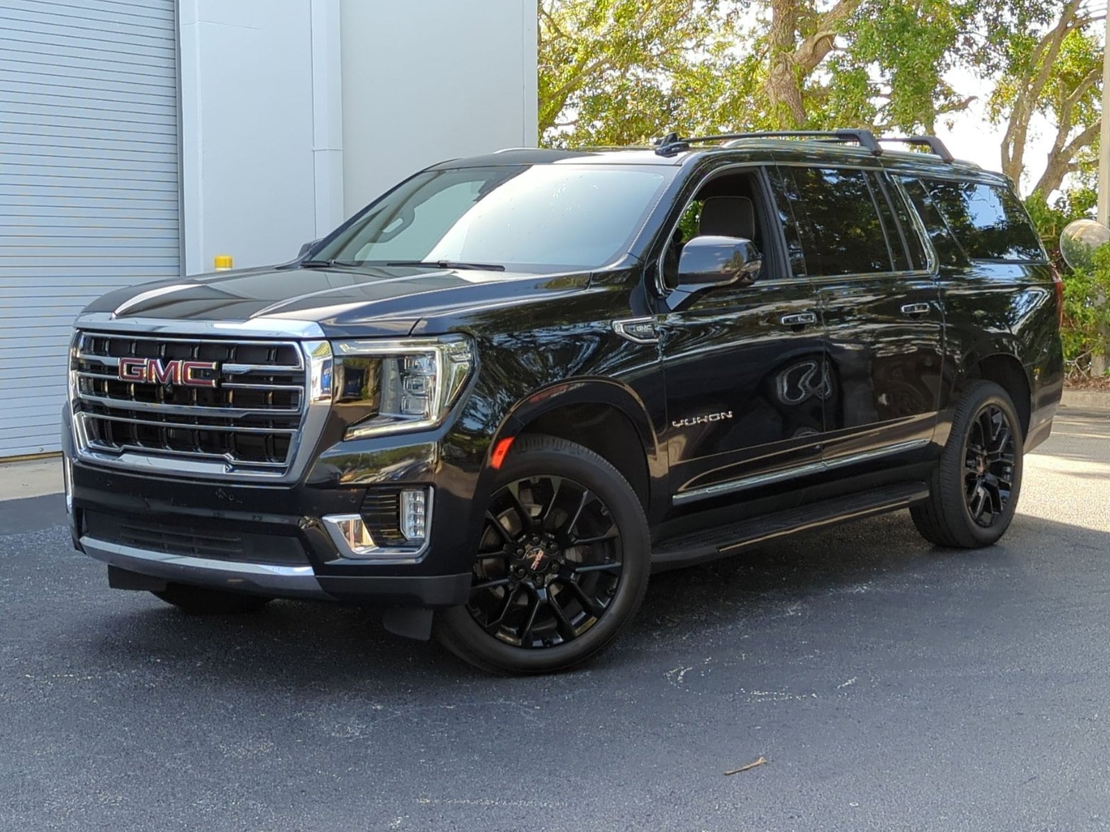 2023 GMC Yukon 2WD SLT's photo
