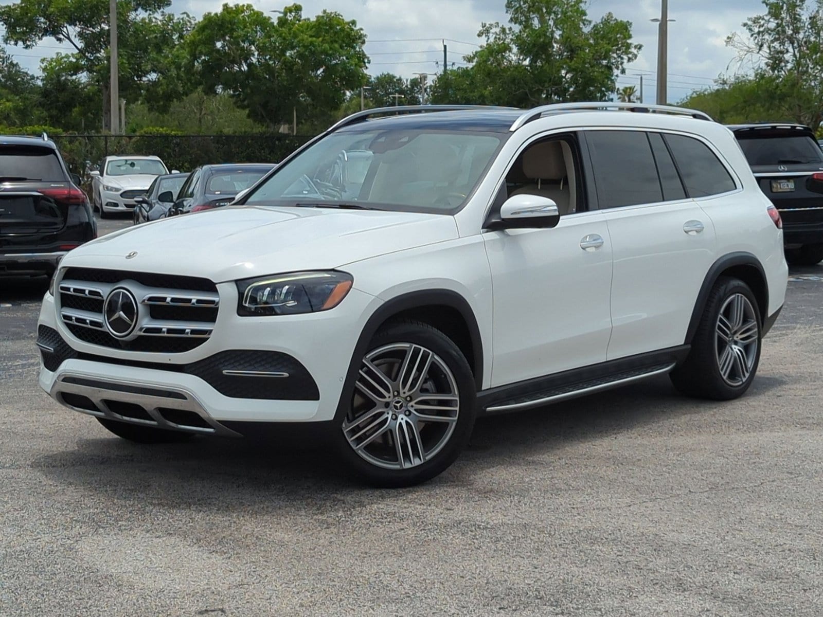 2022 Mercedes-Benz GLS GLS450's photo