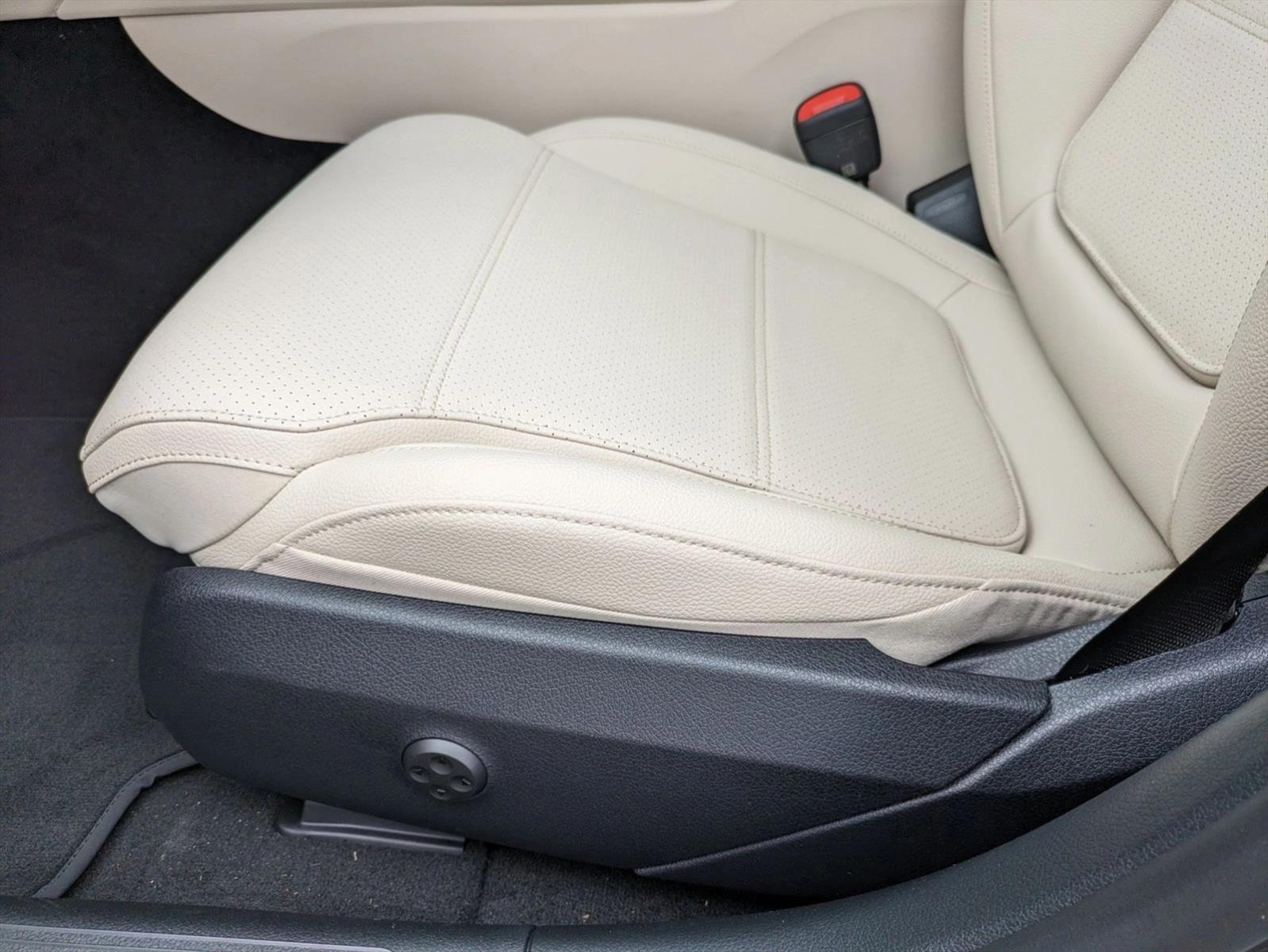 2025 Mercedes Benz C 300 4MATIC Sedan photo 4
