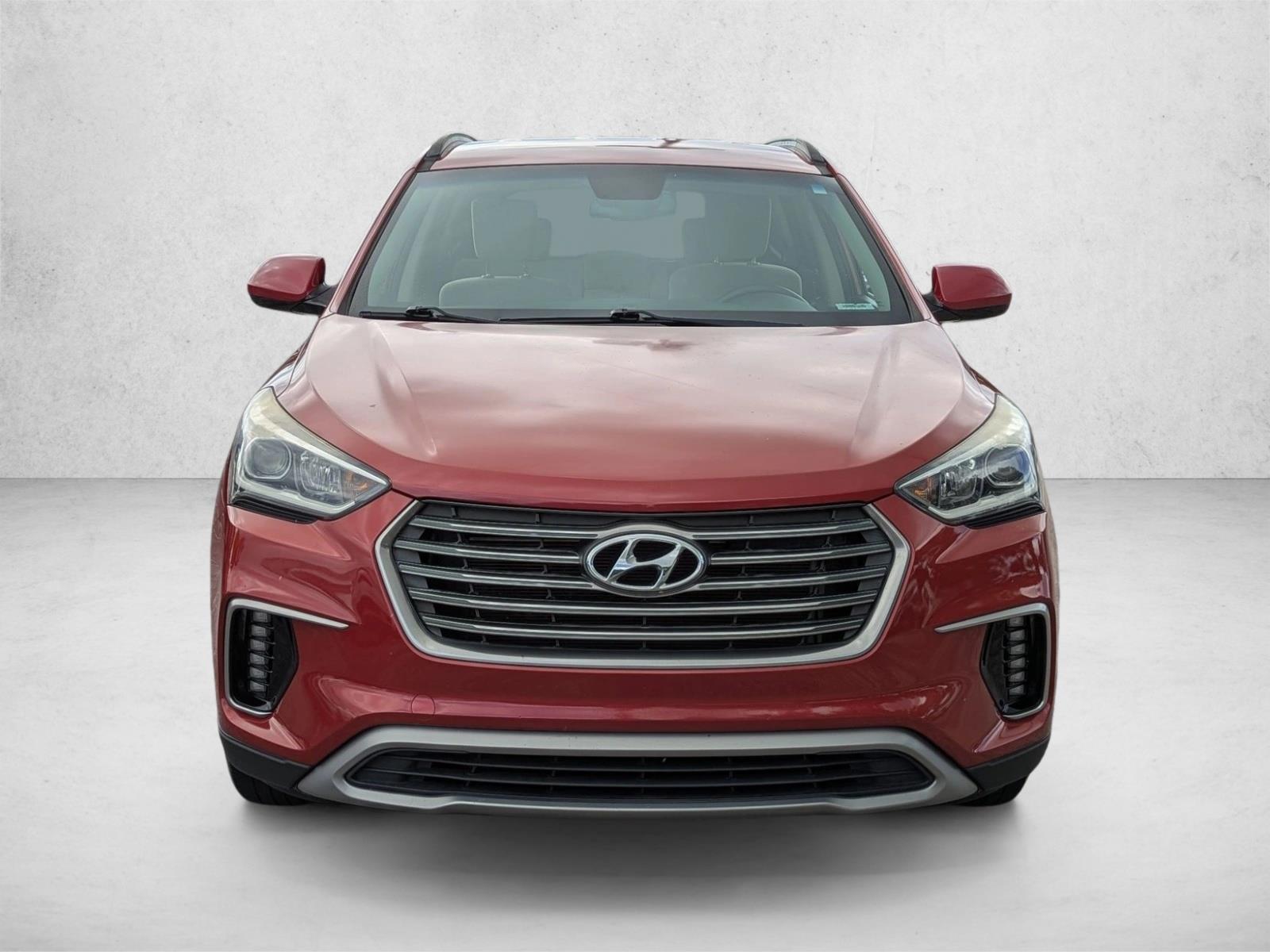 2017 Hyundai Santa Fe SE photo 2