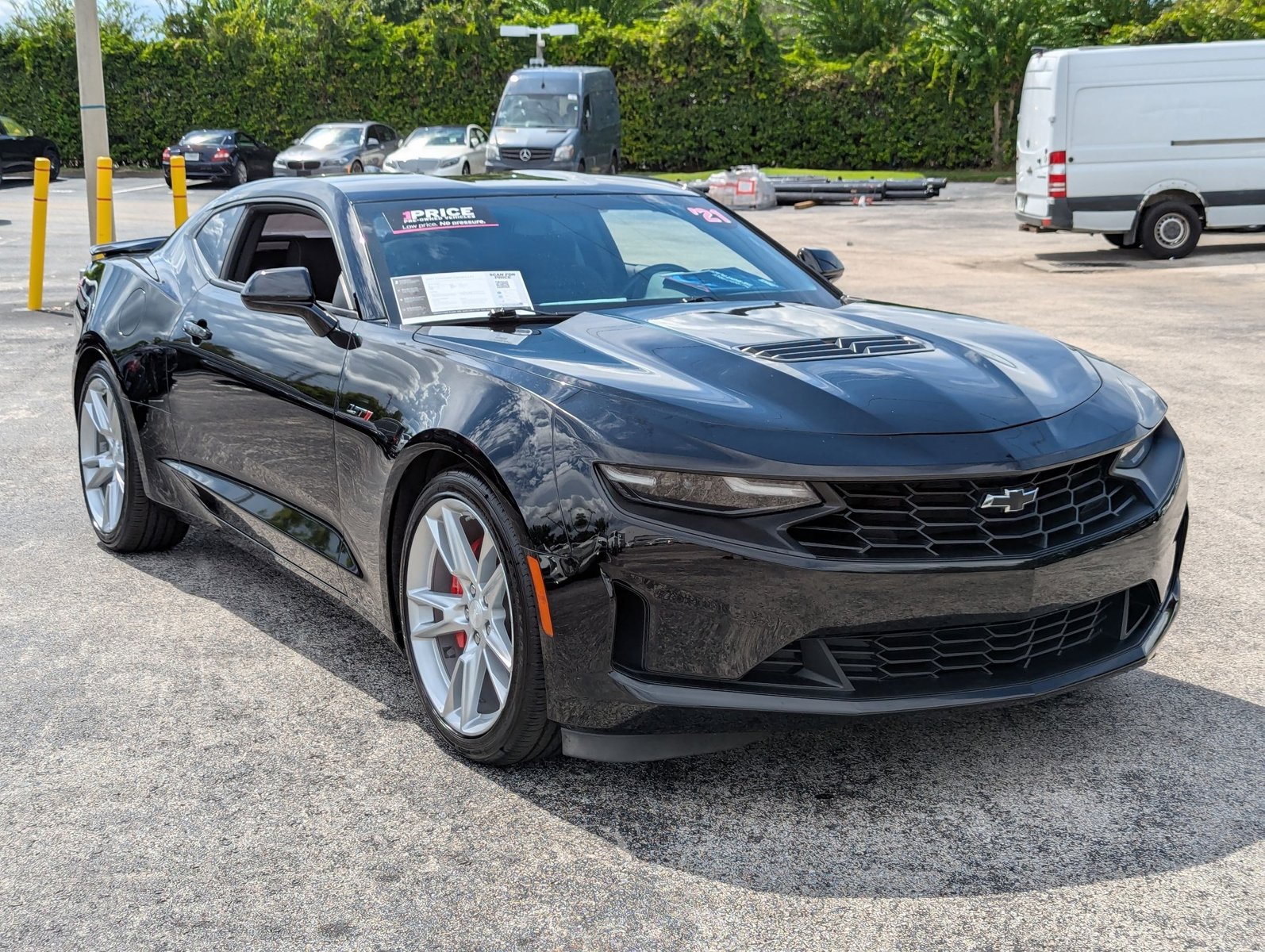 2021 Chevrolet Camaro LT1 photo 3