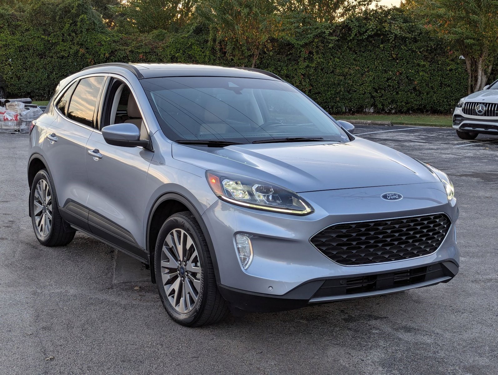 2022 Ford Escape Titanium photo 3