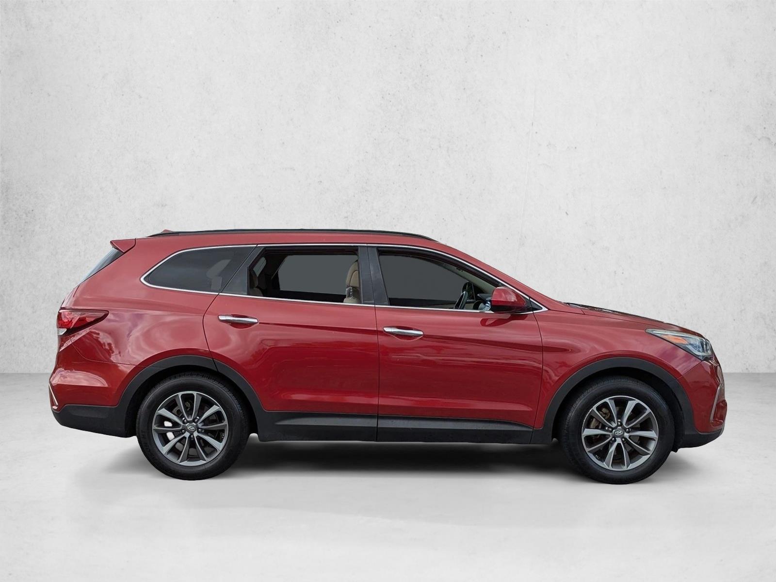 2017 Hyundai Santa Fe SE photo 4