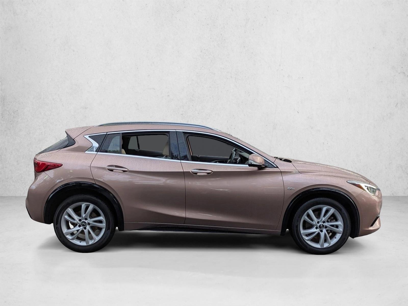2018 Infiniti QX30 Premium photo 4