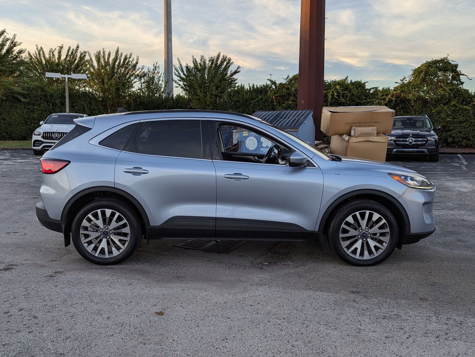 2022 Ford Escape Titanium photo 4