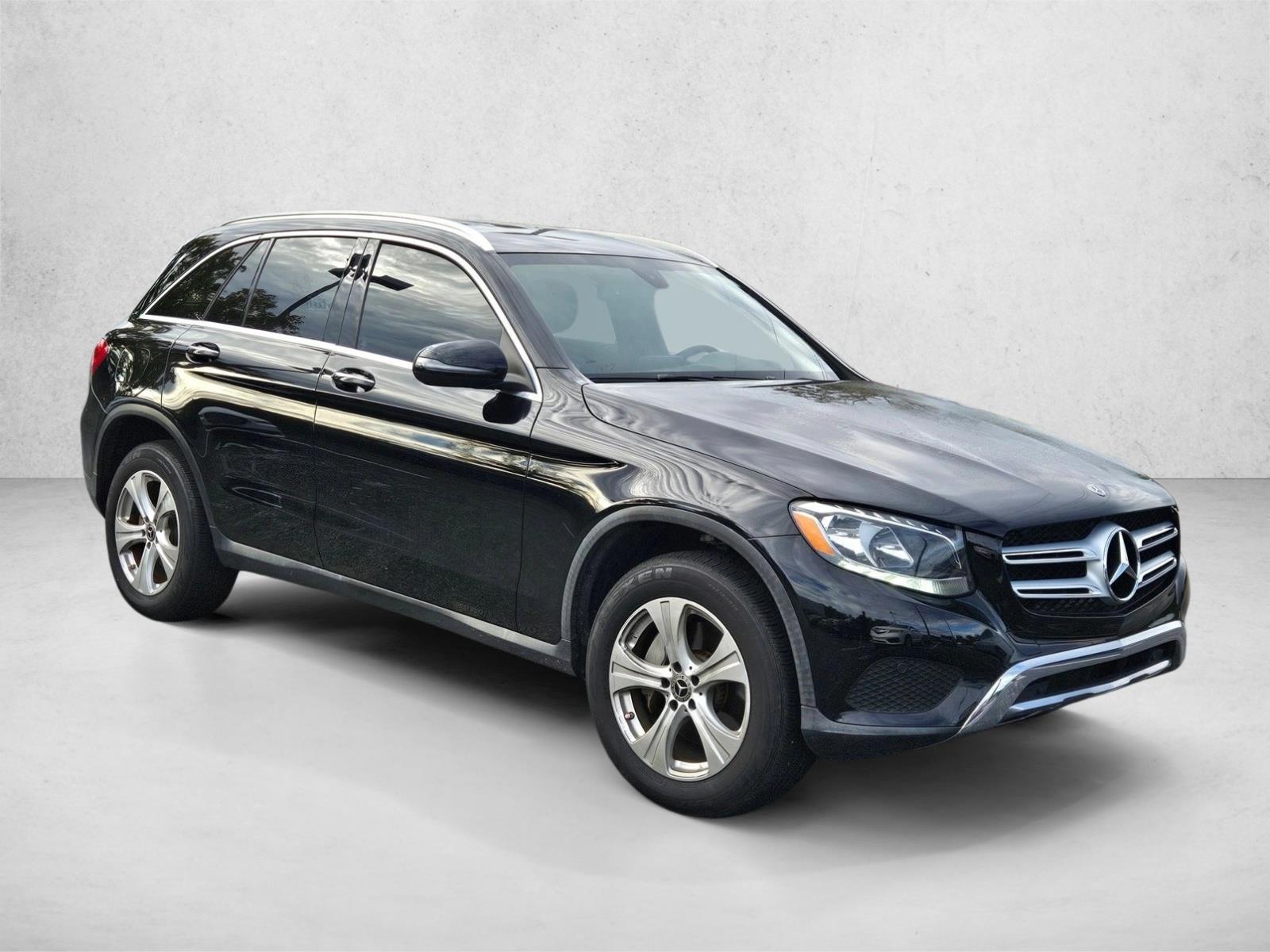 2017 Mercedes Benz GLC 300 4MATIC photo 3