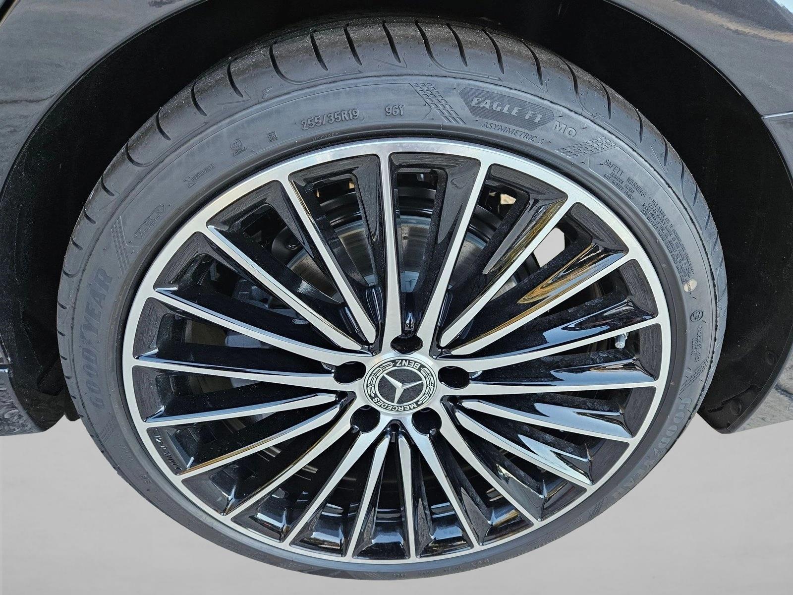 2026 Mercedes-Benz C-Class Sedan C 300 - Photo 10