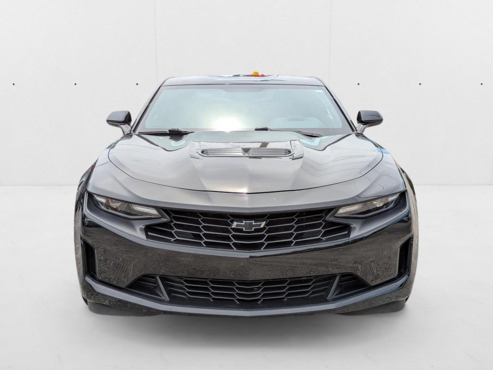 2021 Chevrolet Camaro LT1 photo 2