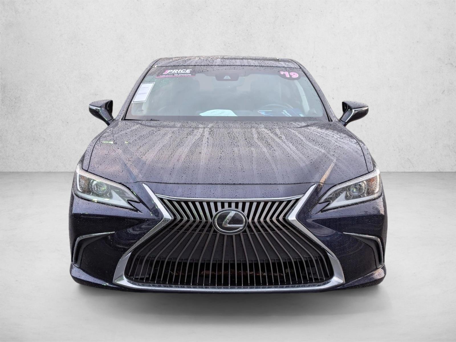 2019 Lexus ES Premium photo 2