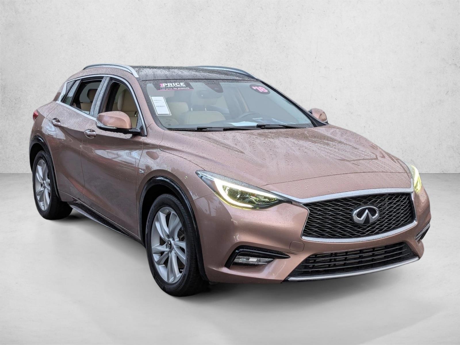 2018 Infiniti QX30 Premium photo 3