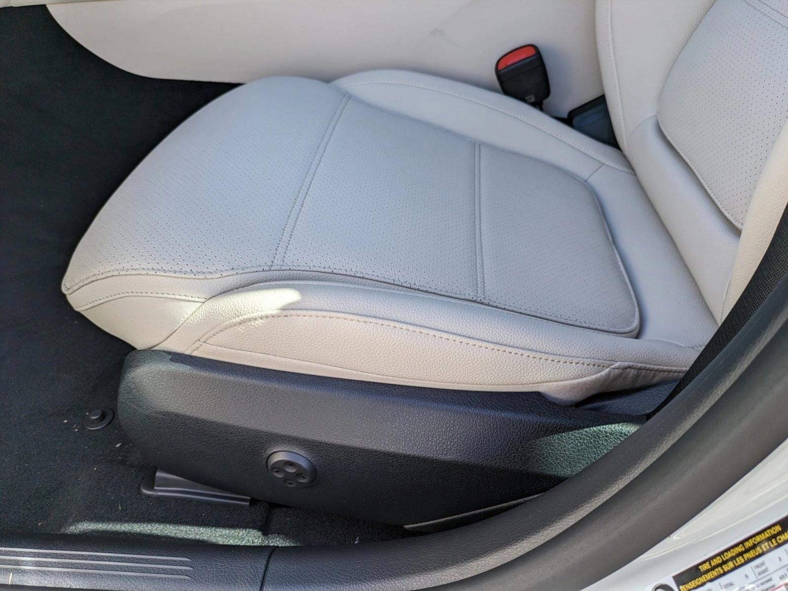 2025 Mercedes Benz C 300 Sedan photo 4