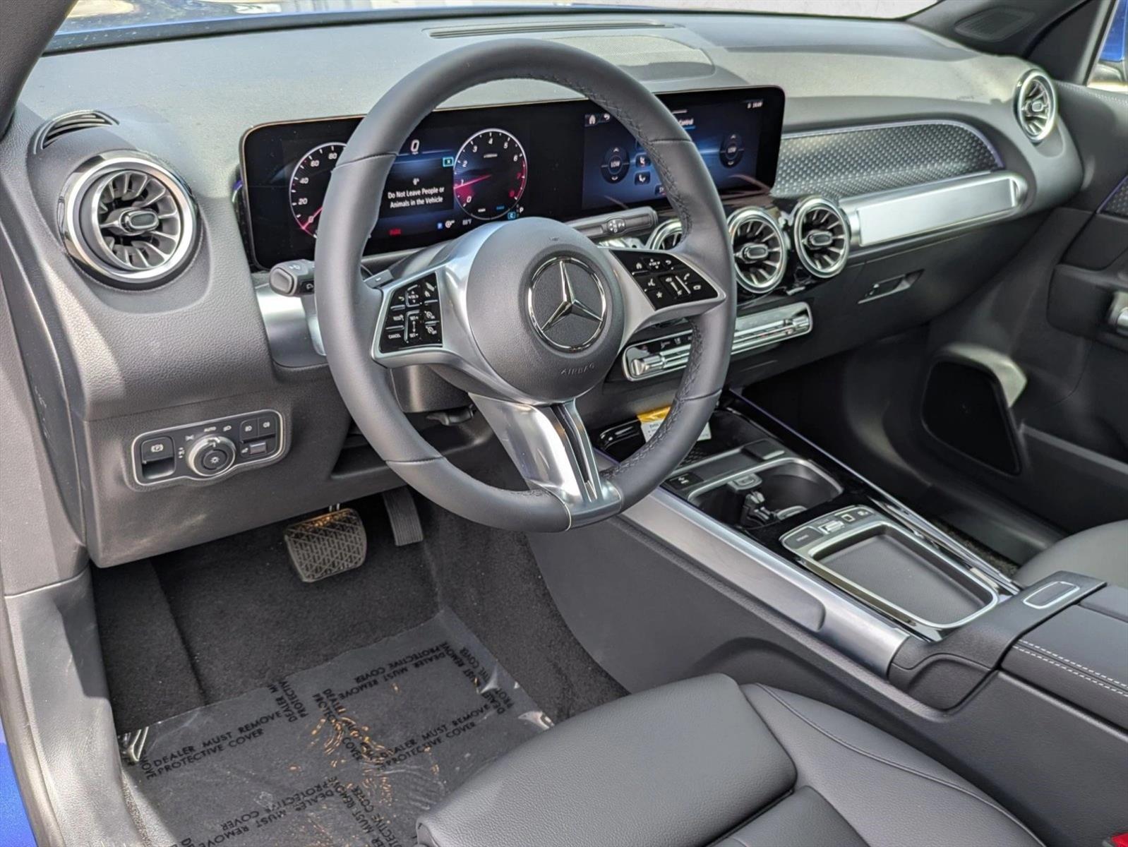 2025 Mercedes Benz GLB 250 photo 3