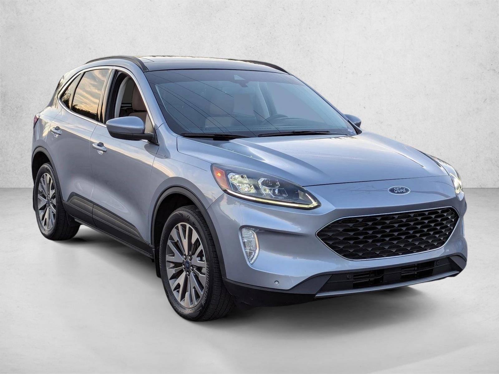 2022 Ford Escape Titanium photo 3
