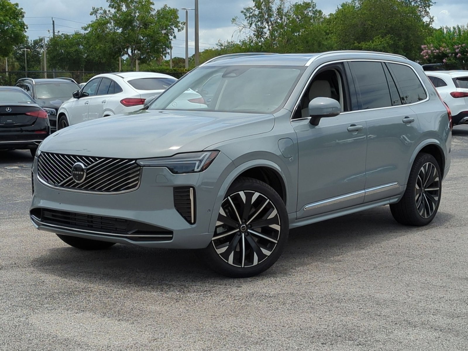 2025 Volvo XC90 T8 Recharge Ultra Bright 4WD's photo