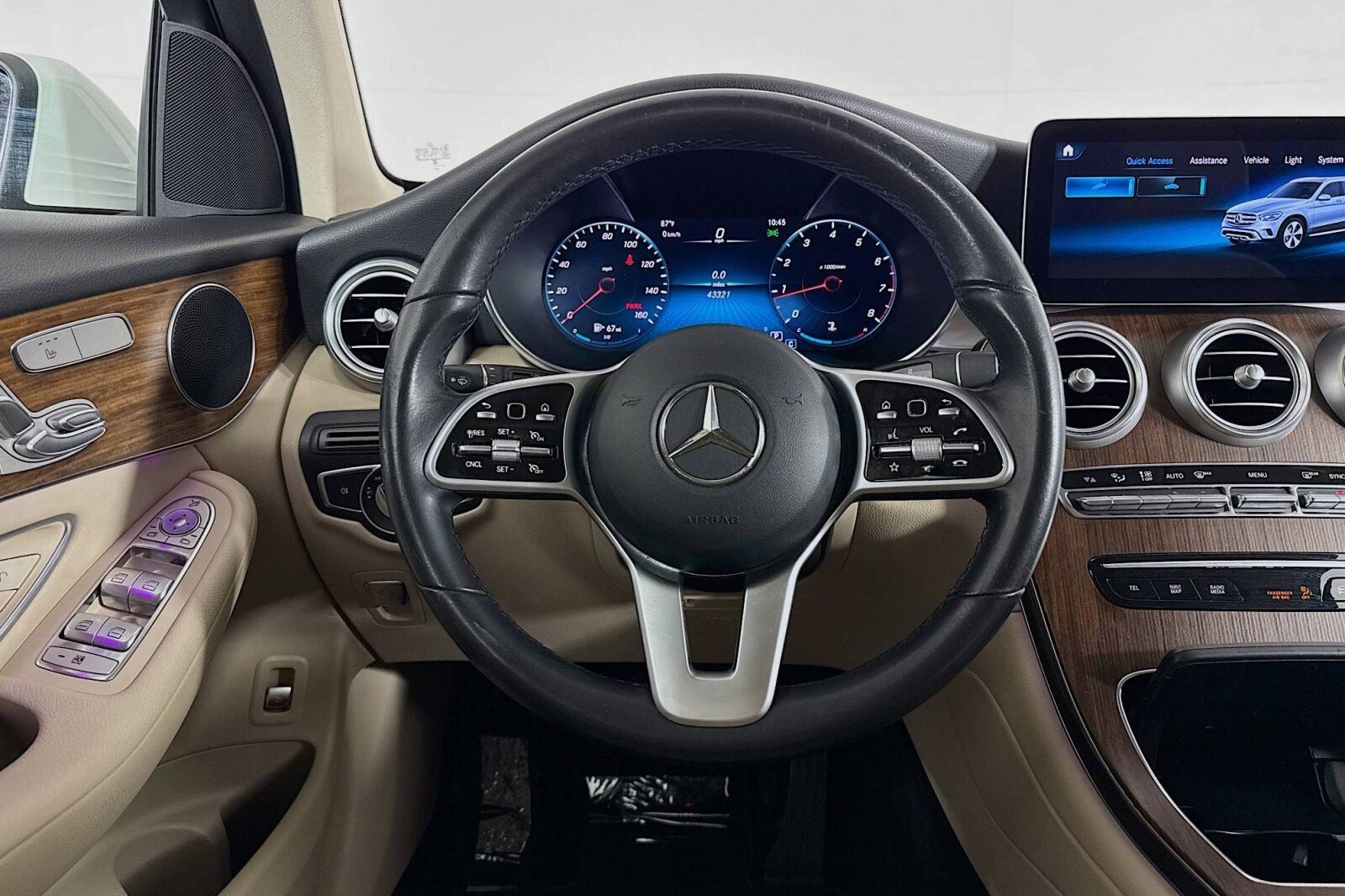 2022 Mercedes Benz GLC 300 photo 2